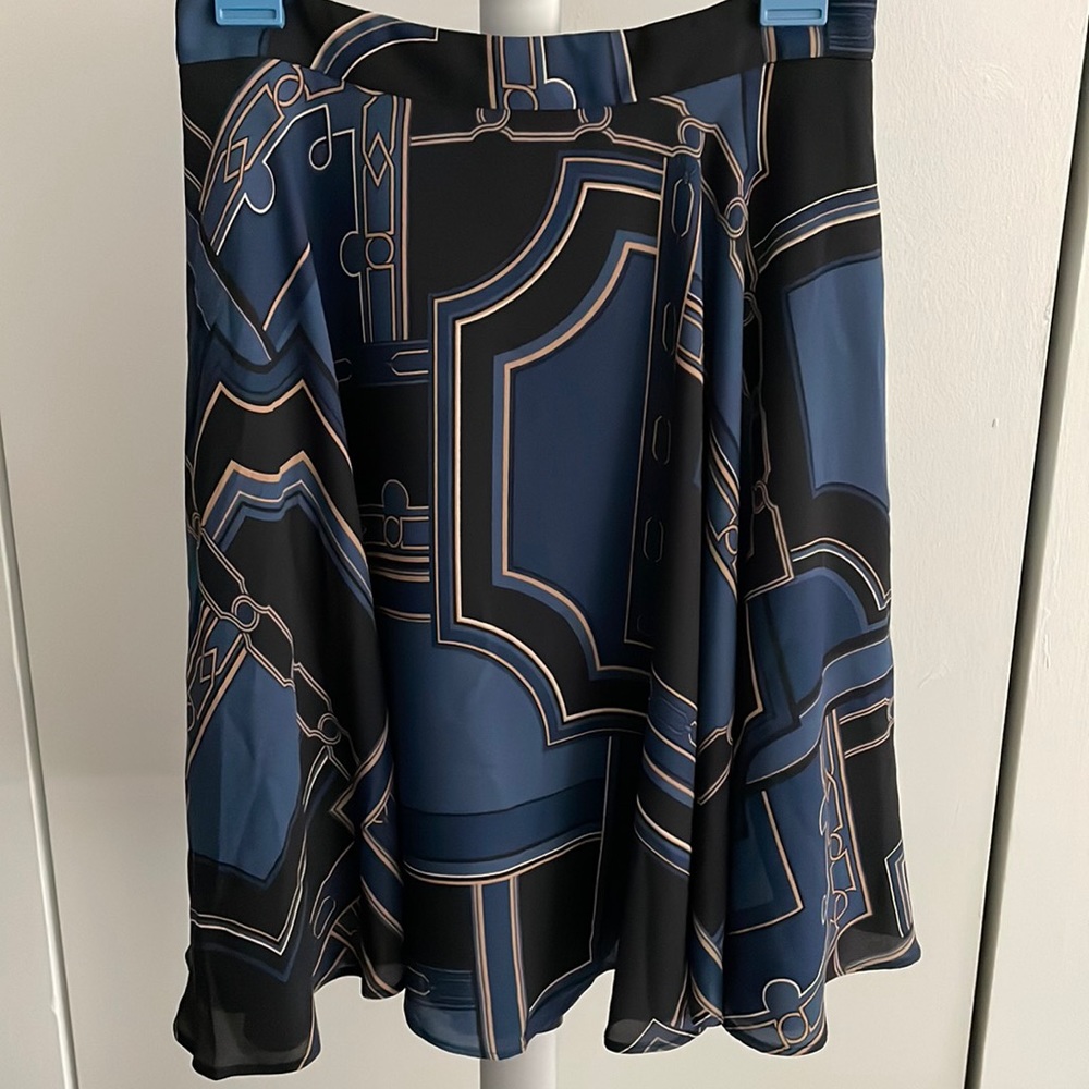 Ann Taylor blue and black abstract flutter skirt. Size 00P